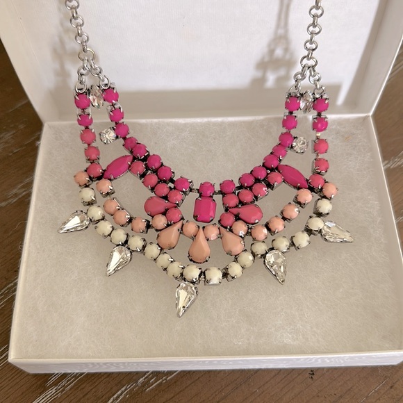 🤩Host Pick🤩 Fun statement necklace perfect for a party or costume! 💕 - Picture 2 of 2
